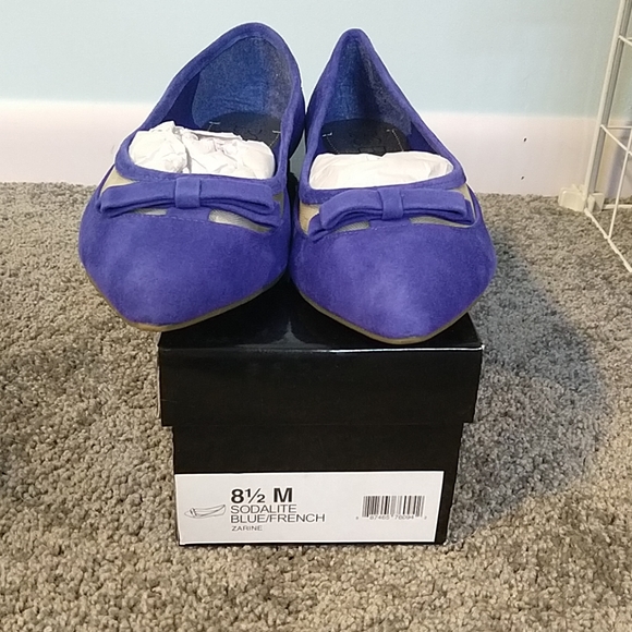 BCBG Paris Shoes - BCBG Paris blue flats size 7 left!